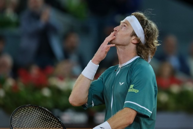 Andrey Rublev vince l'Arthur Ashe Humanitarian Award per la sua fondazione volta ad aiutare i bambini con malattie critiche