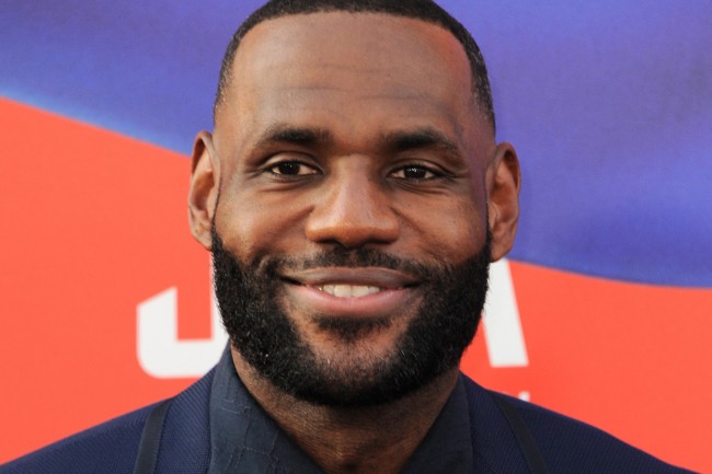 LeBron James esagera, ma ammette che l'età conta: "Guarda il mio certificato di nascita: 30 dicembre 1984"