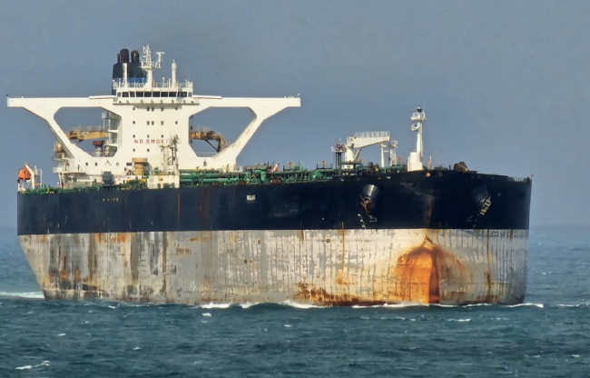 La Russia schiera un sottomarino per proteggere la petroliera che viola le sanzioni