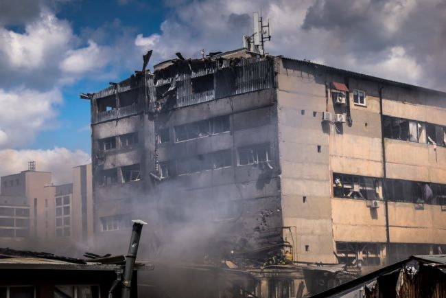 L'attacco di un drone russo colpisce Kharkiv in vista dei colloqui di pace a Washington