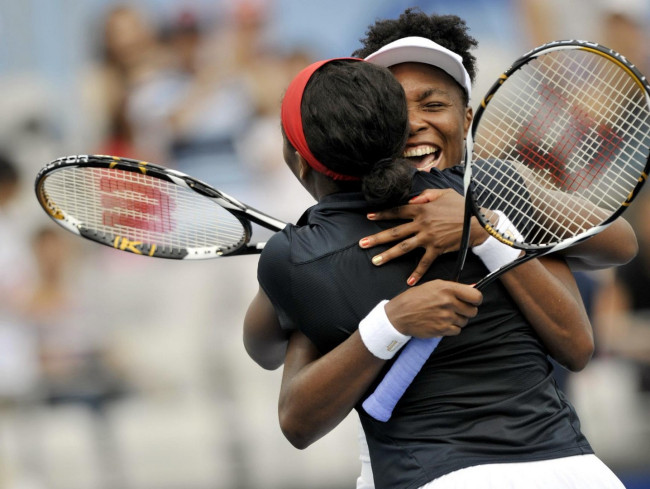 Serena Williams con il cuore spezzato per essersi ritirata dal doppio a Wimbledon dopo che il torneo aveva ritardato la loro partita