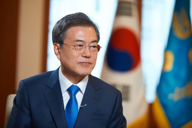 I pubblici ministeri sudcoreani incriminano l'ex presidente Moon Jae-in con l'accusa di corruzione