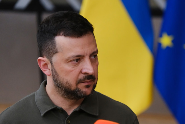 Zelensky incorrerà alle elezioni a maggio, riporta il FT