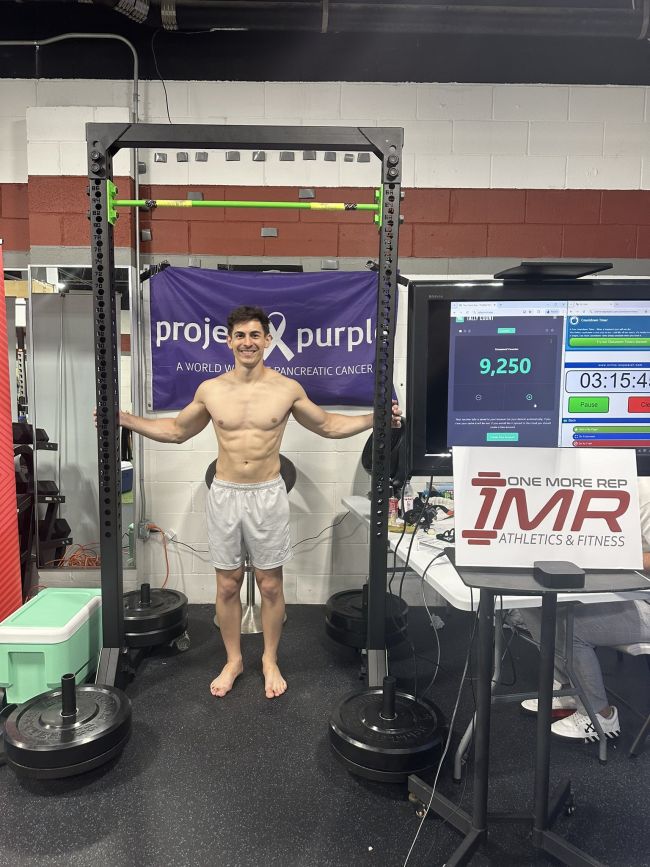 L'ex membro dei Faze batte il record mondiale per il maggior numero di pullup