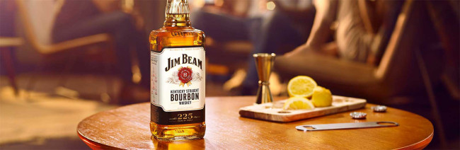 Il mercato del bourbon sta rallentando drasticamente e Jim Beam sospenderà la produzione fino al 2027