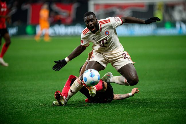 Il rinnovo di Dayot Upamecono con il Bayern è in stallo, il Real Madrid e il Liverpool sentono l'odore del sangue