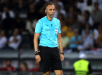 L'amministratore delegato del Bayern Monaco critica la mancanza di esperienza dell'arbitro nella partita Bayern vs. PSG
