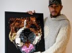 Lewis Hamilton toccato dal bellissimo ritratto LEGO di Roscoe realizzato da due fan