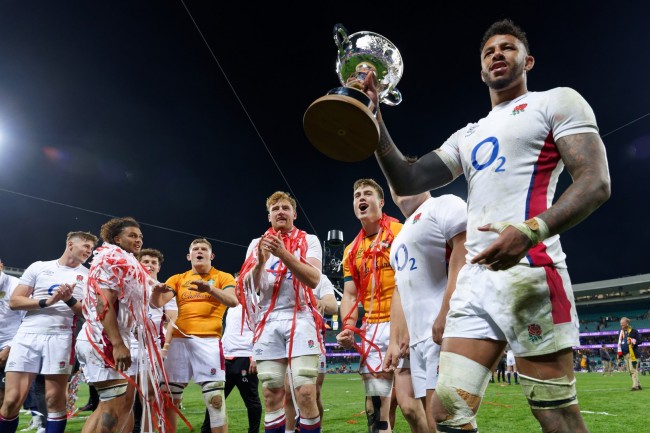 Controversia con la squadra inglese di cricket mentre vengono sorpresi a bere tra le partite degli Ashes