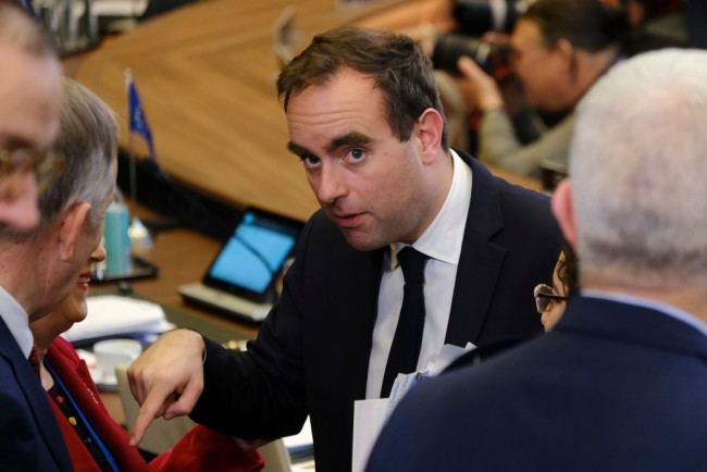 Macron riconferma Lecornu come primo ministro