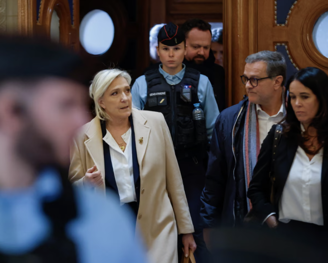Il processo d'appello di Marine Le Pen si conclude con la candidatura presidenziale del 2027 in bilico.