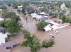 Le inondazioni in Texas provocano almeno 40 morti mentre continuano i soccorsi