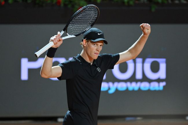 Jannik Sinner vince il terzo titolo dell'anno contro Learner Tien a Pechino