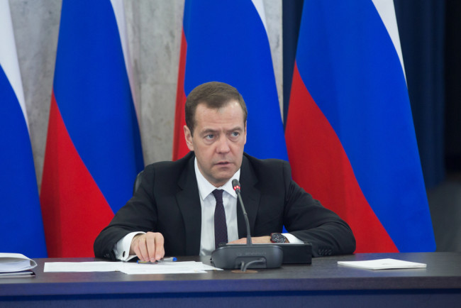 Medvedev avverte che la TERZA GUERRA MONDIALE "inizierà senza dubbio" se Trump continuerà la "rotta folle"