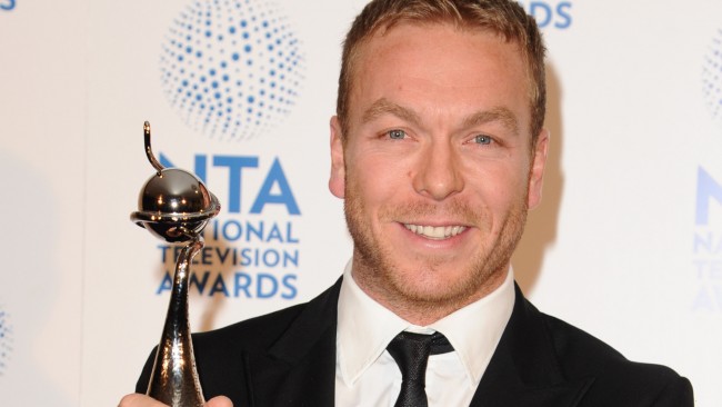 Sir Chris Hoy si rompe una gamba in un incidente in mountain bike: 