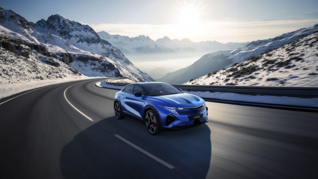Alpine presenta la fastback sportiva nota come A390