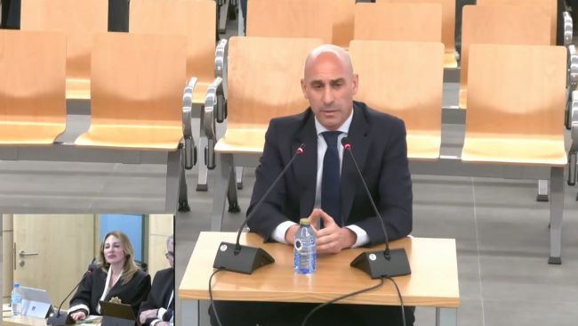 I pubblici ministeri della Corte Nazionale spagnola chiedono un nuovo processo contro Luis Rubiales, sostenendo che il giudice non è stato imparziale