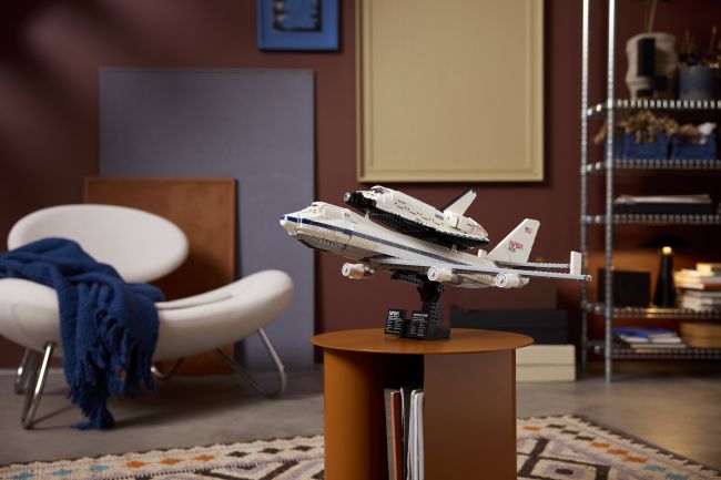Organizza un viaggio tra le stelle con il nuovo Shuttle Carrier Aircraft di Lego