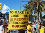 Migliaia di persone manifestano contro l'overtourism nelle Isole Canarie
