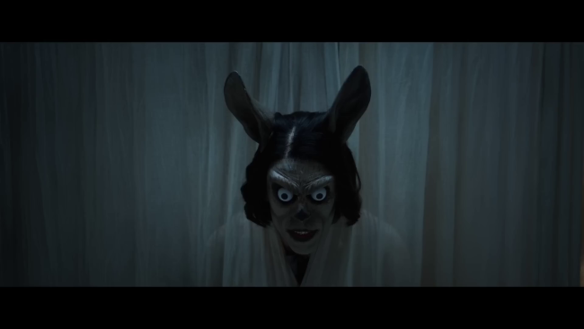 Adam Scott fa un viaggio irlandese nei suoi peggiori incubi in Hokum 