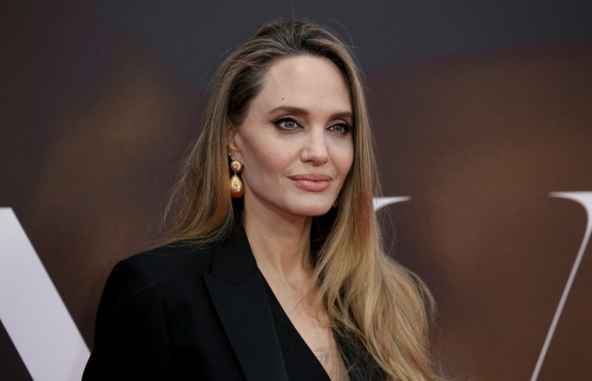 Angelina Jolie esprime preoccupazione per la libertà di parola negli Stati Uniti al Festival di San Sebastian
