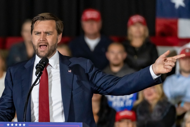 Vance insiste che Trump "non permetterà" una guerra prolungata con l'Iran