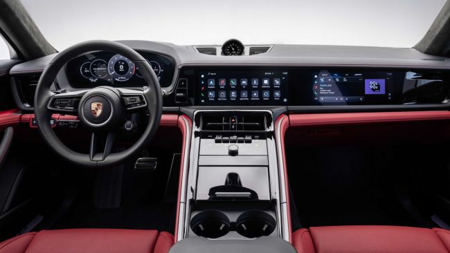 Porsche sta cercando di reinventare l'esperienza di guida con il suo nuovo design degli interni