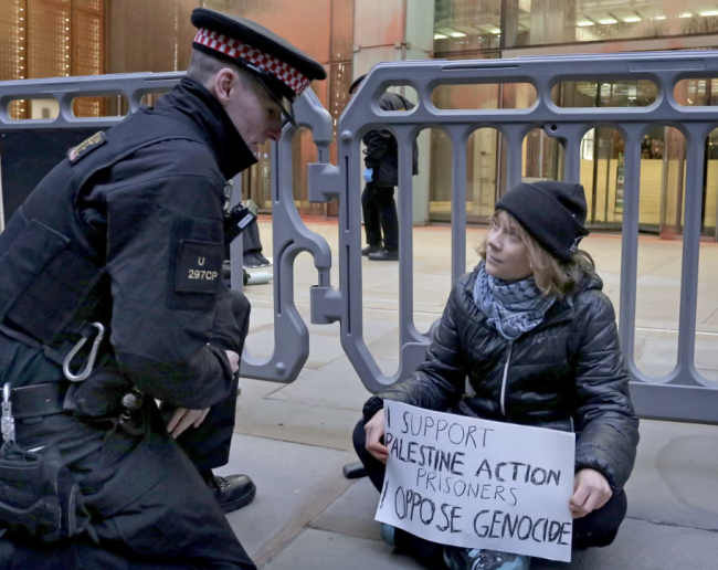 Greta Thunberg rilasciata su cauzione dopo l'arresto durante una protesta pro-palestinese a Londra