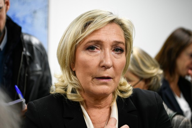 Le Pen nega l'uso improprio di fondi UE durante il processo d'appello