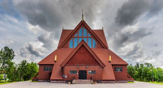 La Svezia traina una chiesa da 672 tonnellate per evitare che la città venga inghiottita dalla più grande miniera sotterranea d'Europa