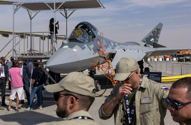 Jet stealth russi filmati in Nord Africa da un coltivatore di patate, suggerendo la prima consegna all'esportazione del Su-57