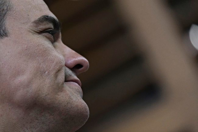 Sánchez sfida Trump dopo la minaccia: "NO ALLA GUERRA" o "roulette russa con il destino di milioni"