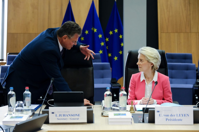 L'UE avverte gli Stati Uniti dall'aumentare i dazi dopo la sentenza della Corte Suprema: "Un accordo è un accordo"