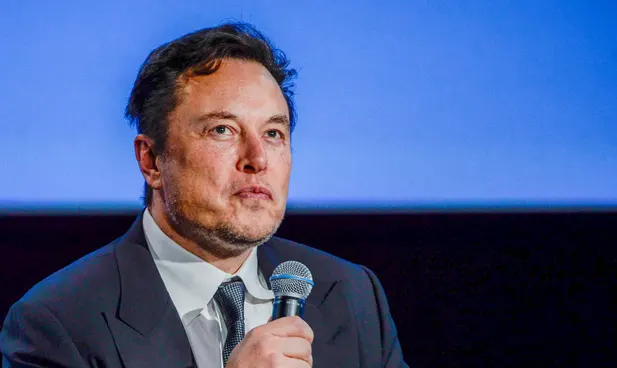Elon Musk dice agli inserzionisti di andare a farsi"