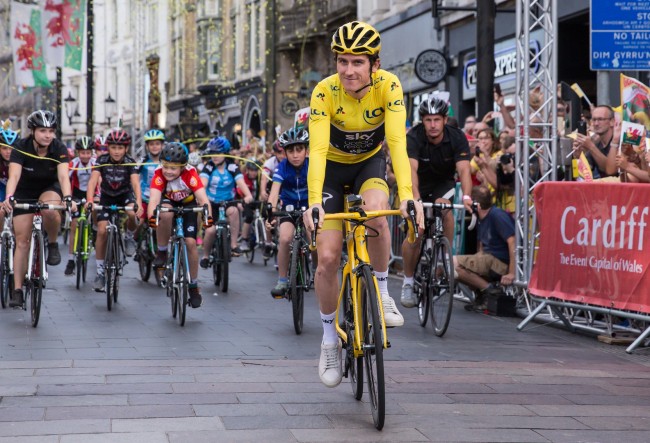 Geraint Thomas si ritira dal ciclismo nella gara di casa a Cardiff durante il Tour of Britain