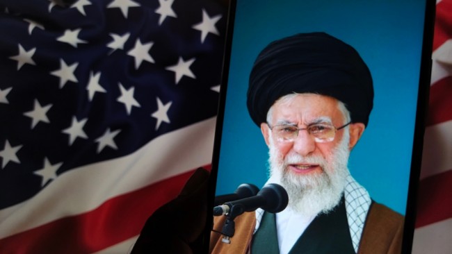 L'Iran si isola dal mondo, le proteste si diffondono e Khamenei emette un netto allarme