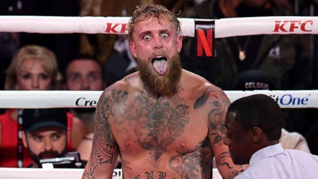 Jake Paul rivela cosa farà durante la guarigione dalla mandibola rotta e spiega il controverso momento della "lingua"