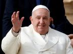I leader mondiali e migliaia di persone si riuniscono per dire addio a Papa Francesco