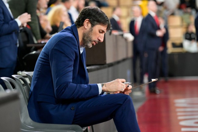 L'allenatore della Germania Mumbrú fa un passo indietro rispetto al resto dell'EuroBasket a causa di problemi di salute