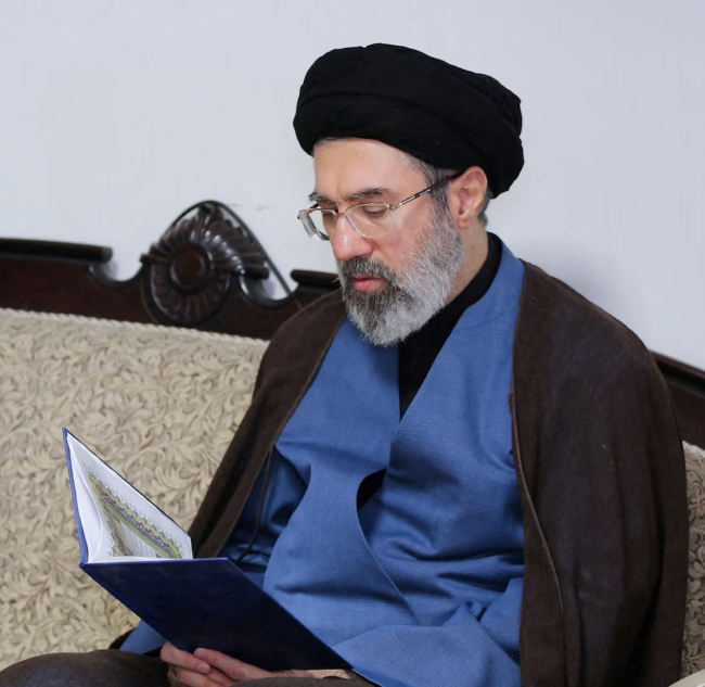 L'Iran si avvicina alla decisione della Guida Suprema in un contesto di conflitto che si intensifica