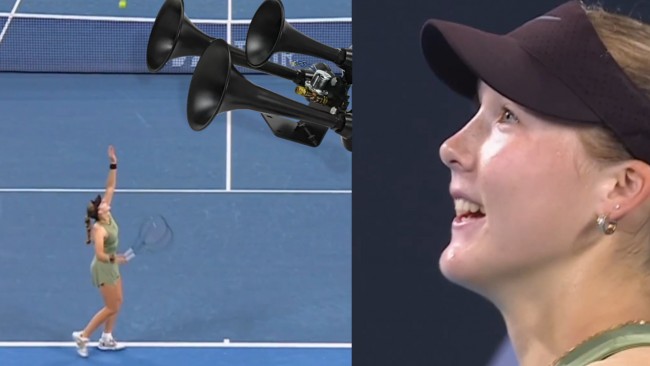 Un clacson interrompe la partita Andreeva vs. Kostyuk a Brisbane e tutto lo stadio esulta