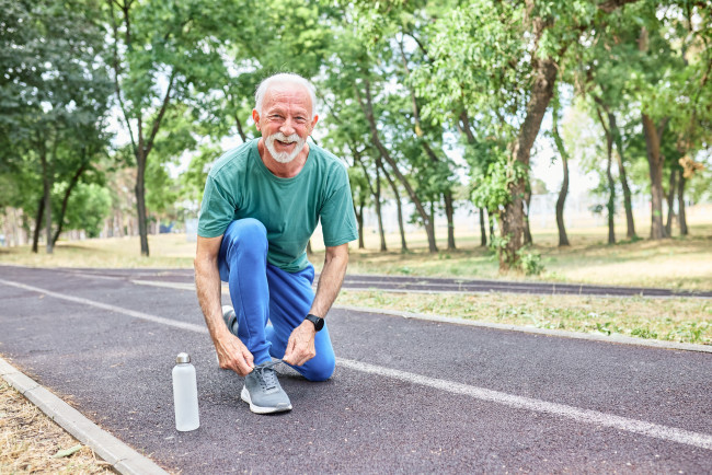 Uomo di 98 anni diventa virale per aver fatto ancora 40 flessioni al giorno