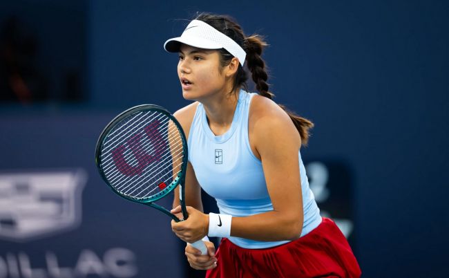 Emma Raducanu perde il suo primo incontro dopo due mesi, proprio prima del Roland Garros