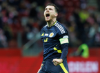 Il capitano scozzese Andy Robertson legge una lettera commovente di Rute Cardoso, moglie di Diogo Jota
