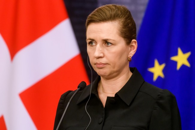 Mette Frederiksen "non può escludere" il coinvolgimento russo negli avvistamenti di droni che hanno chiuso gli aeroporti di Copenaghen e Oslo