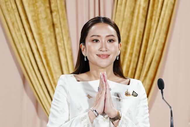 Il primo ministro thailandese estromesso per lo scandalo delle telefonate trapelate