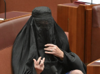 Senatore australiano di estrema destra sospeso dal Parlamento per aver indossato il burqa in segno di protesta