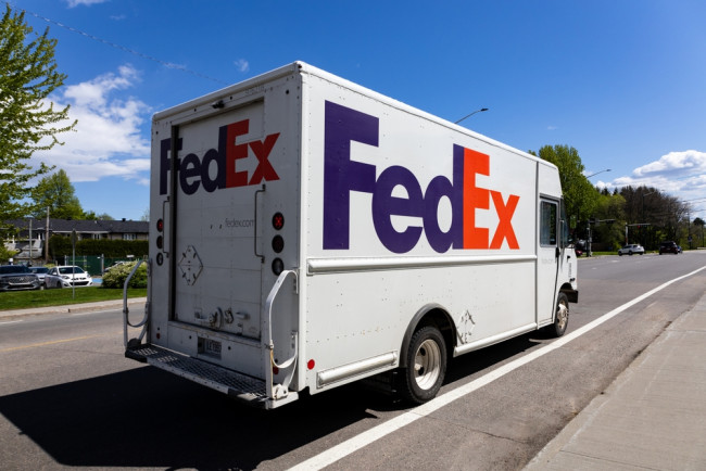 FedEx fa causa al governo degli Stati Uniti chiedendo un "rimborso completo" per i dazi di Trump