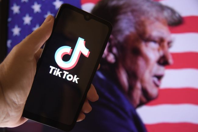 Trump lancia l'account TikTok prima di prendere una decisione sul futuro della piattaforma
