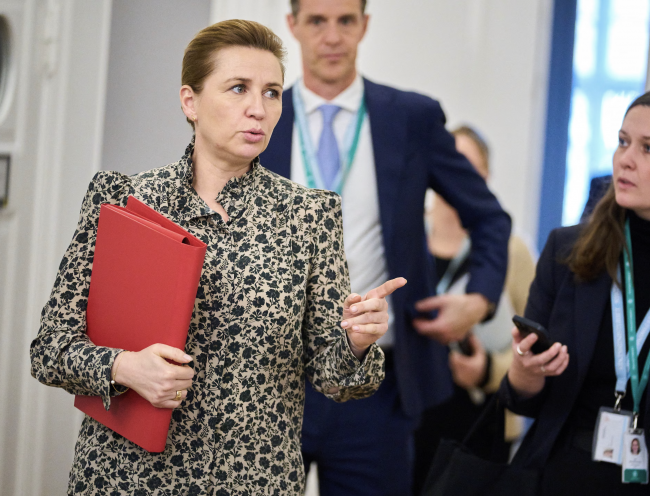 "Possiamo parlare di tutto, tranne della nostra sovranità," dice Mette Frederiksen a Trump